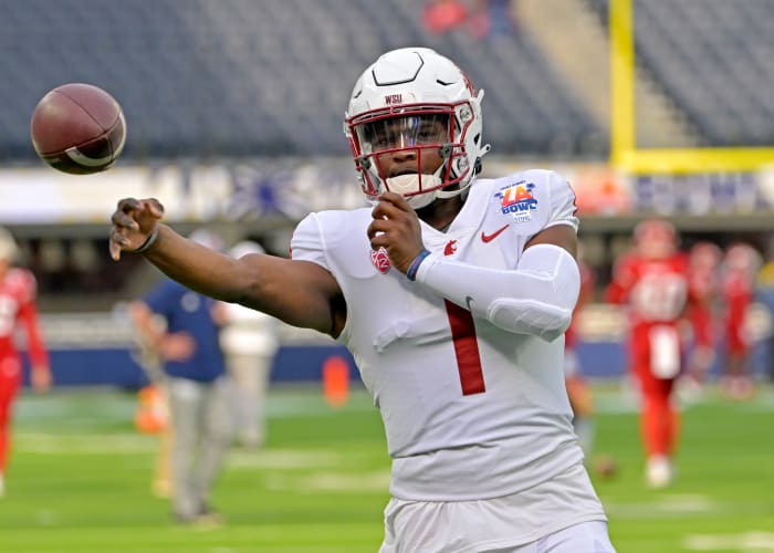 Dec 17, 2022; Inglewood, CA, USA; Washington State Cougars quarterback Cameron Ward (1) warms up prior to the game against the Fresno State Bulldogs at SoFi Stadium. Mandatory Credit: Jayne Kamin-Oncea-USA TODAY Sports